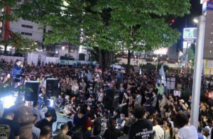新宿アルタ前市民集会で発言する枝野立憲民主党代表